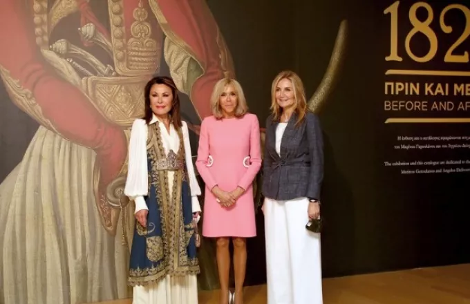 Στο Μουσείο Μπενάκη η Μπριζίτ Μακρόν με Γιάννα Αγγελοπούλου και Μαρέβα Μητσοτάκη