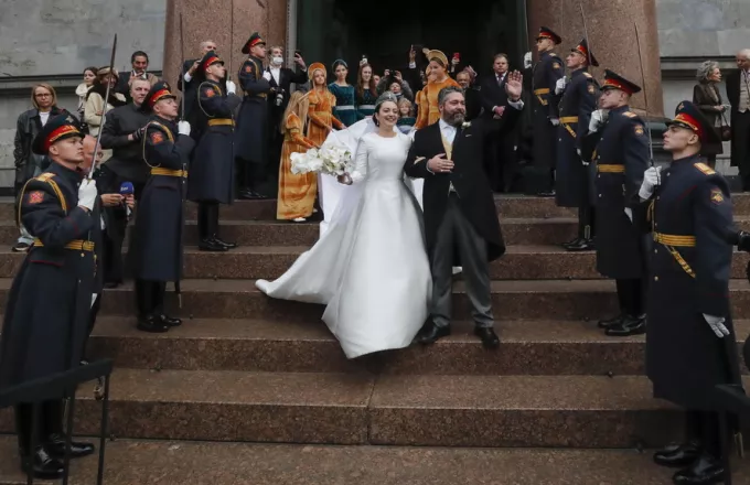 Εικόνες άλλης εποχής: O βασιλικός γάμος απογόνου Ρομανόφ μετά από 1 αιώνα στη Ρωσία (vid)