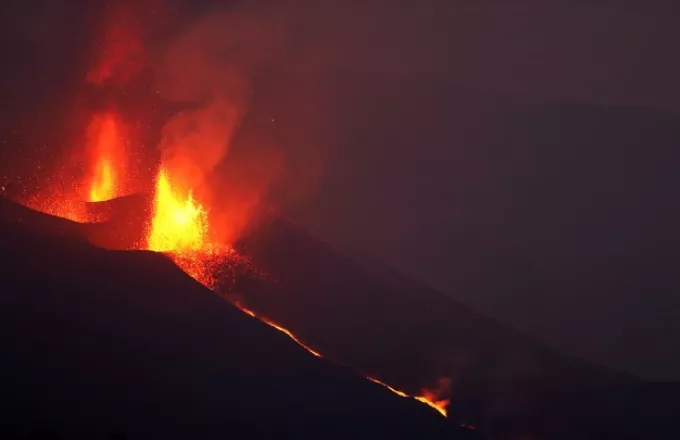 Ισπανία: Καθηλωμένα τα αεροσκάφη στη Λα Πάλμα, λόγω της τέφρας του Κούμπρε Βιέχα 