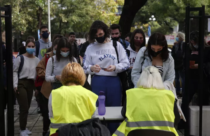 ΠΑΜΑΚ: «Πόρτα» σε φοιτητές λόγω έλλειψης χώρου και μέτρων – Η απάντηση του Πρύτανη