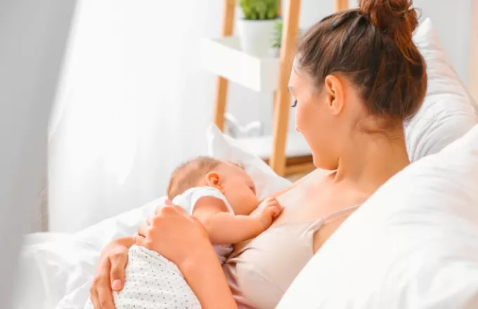 Κορωνοϊός: «Ασπίδα» στα βρέφη το μητρικό γάλα γυναικών που νόσησαν ή εμβολιάστηκαν