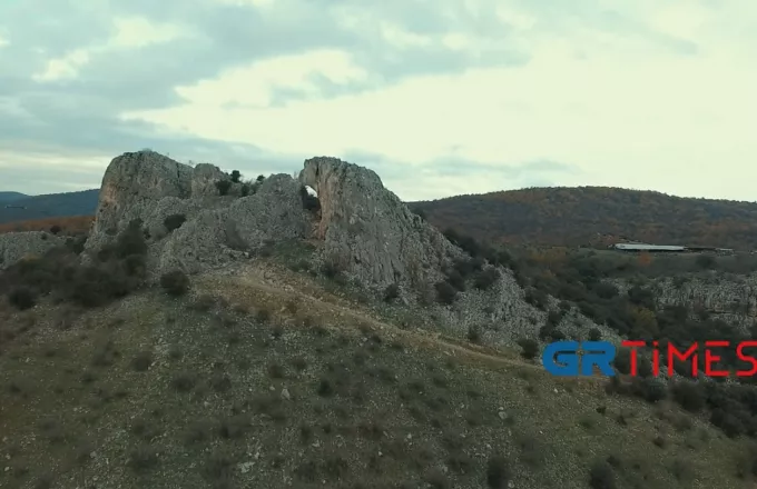 Ο Τρύπιος Βράχος της Πέλλας και ο μύθος για τον Μέγα Αλέξανδρο (vid)