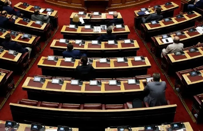 Κορωνοϊός: Μαζικά τεστ στη Βουλή- Εντοπίστηκαν 6 θετικά κρούσματα