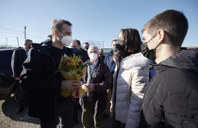 Επίσκεψη Πρωθυπουργού Κυριάκου Μητσοτάκη σε πτηνοτροφική μονάδα στα Μέγαρα