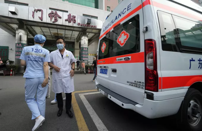 Η Κίνα ανακοίνωσε τους πρώτους δύο θανάτους ασθενών εξαιτίας επιπλοκών της COVID-19 έπειτα από ένα χρόνο 