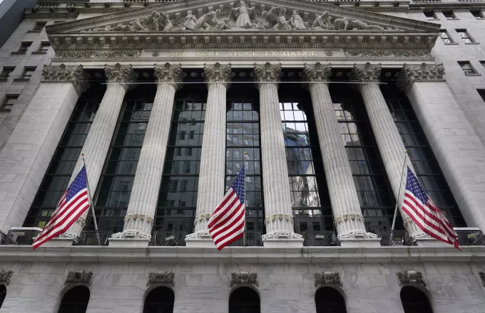Wall Street: Κλείσιμο με άνοδο και για τους τρεις δείκτες
