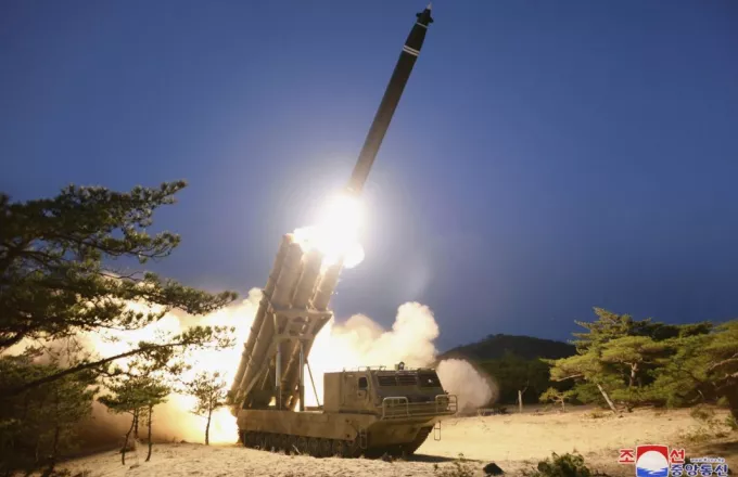 Νέο πύραυλο εκτόξευσε η Βόρεια Κορέα – Ολιγόλεπτος συναγερμός στις ΗΠΑ
