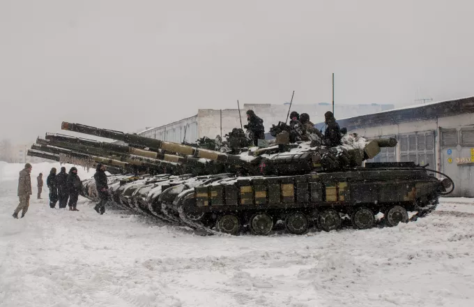 Ένα βήμα πριν τη σύρραξη στην Ουκρανία: Τα στρατεύματα Πούτιν στο Ντονμπάς- «Ούτε σπιθαμή γης», απαντά το Κίεβο 