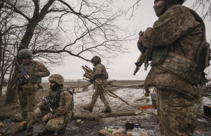 Επικίνδυνη κλιμάκωση στην Ουκρανία: Η Ρωσία παρατείνει τις κοινές στρατιωτικές ασκήσεις με τη Λευκορωσία 