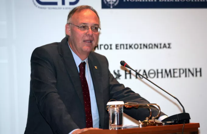 Πέτρος Δούκας: Αγνόησε για δεύτερη φορά τα ανοιχτά μικρόφωνα και... εκτέθηκε-Δείτε βίντεο