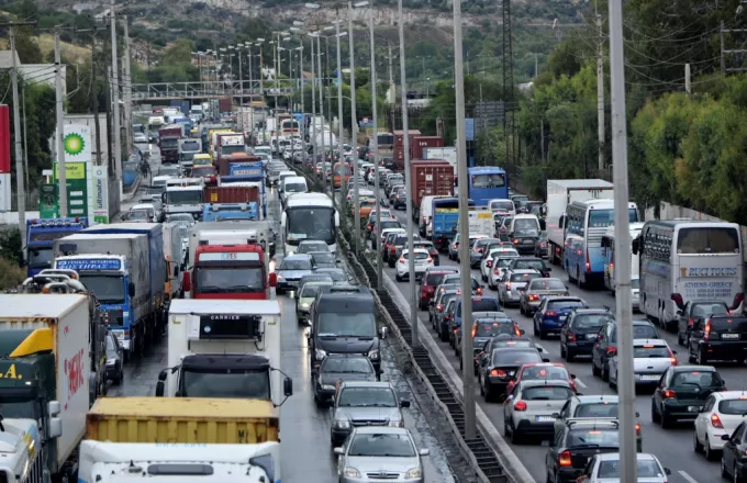 Κυκλοφοριακό «έμφραγμα» στο κέντρο της Αθήνας – Μποτιλιάρισμα στον Κηφισό λόγω καραμπόλας