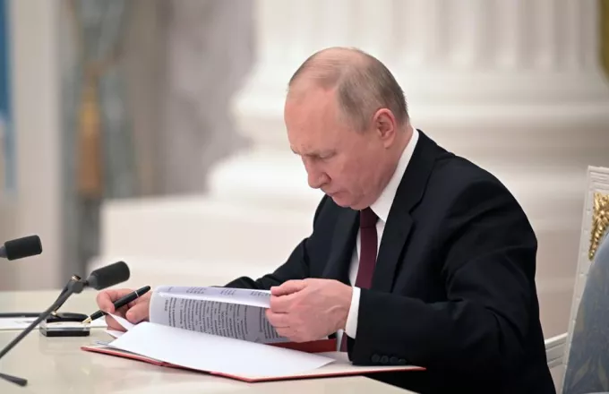 Μπλόκο Πούτιν σε Ρώσους: Απαγορεύει την έξοδο από τη χώρα με πάνω από 10.000 δολάρια 
