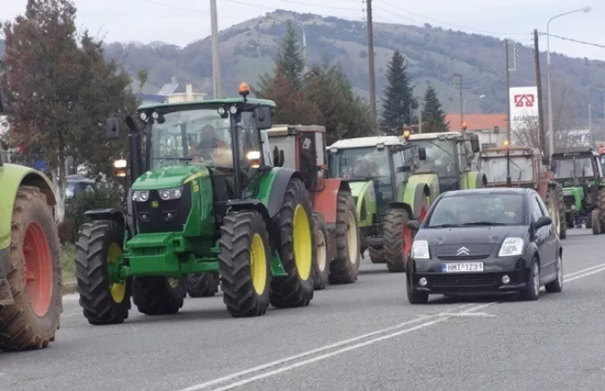 Kαρδίτσα: Οι αγρότες βγήκαν με τα τρακτέρ στους δρόμους