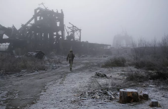 Πόλεμος στην Ουκρανία: Βομβαρδισμοί σε Κίεβο και Χάρκοβο-Υπό πολιορκία η Μαριούπολη
