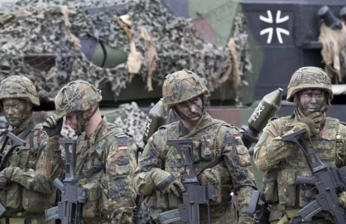 Εξαγγελίες Σολτς: Πού θα βρεθούν 100 δισεκ. ευρώ για την ενίσχυση του γερμανικού στρατού; 