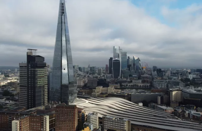 Βρετανία: Μεγάλη πυρκαγιά σε πολυώροφο κτίριο στο ανατολικό Λονδίνο-Δείτε βίντεο