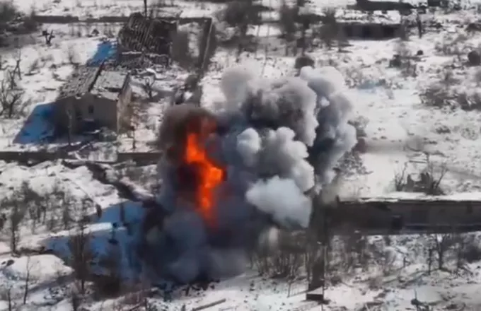 «Game Over!»: Οι Ουκρανοί δημοσίευσαν βίντεο με ολοσχερή καταστροφή ρωσικού τανκ - Δείτε βίντεο