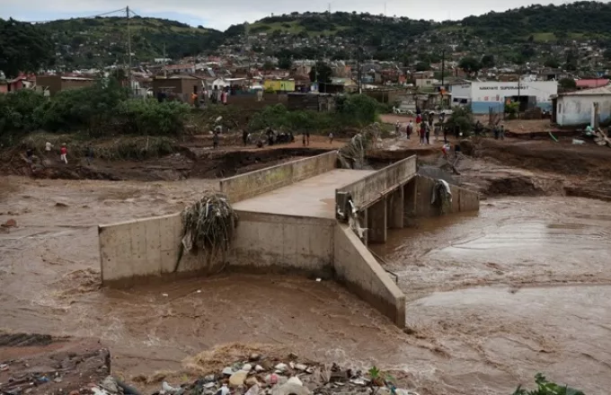 Περισσότεροι από 340 οι νεκροί στη Ν. Αφρική από τις πλημμύρες
