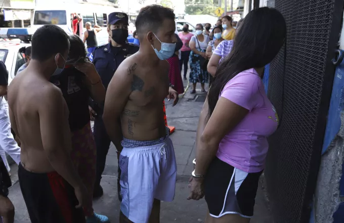 Ελ Σαλβαδόρ: Μέλη συμμοριών καίνε τα τατουάζ τους για να μη συλληφθούν