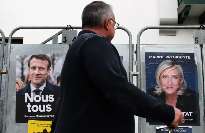 Άνοιξαν οι κάλπες στην Γαλλία: Μάχη Μακρόν-Λεπέν δείχνουν οι δημοσκοπήσεις