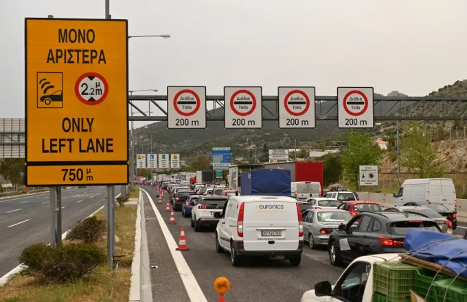 Πάσχα στο χωριό: Σχεδόν 100.000 αυτοκίνητα εγκατέλειψαν χθες την Αθήνα 