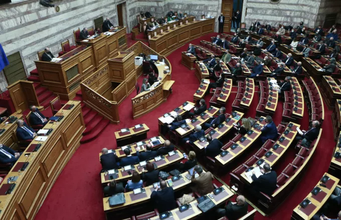 Βουλή: Ψηφίστηκε το νομοσχέδιο για την Ιατρικώς Υποβοηθούμενη Αναπαραγωγή