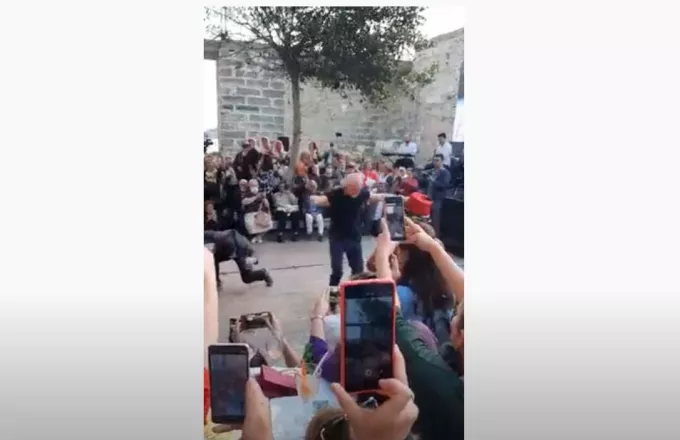 Το ζεϊμπέκικο του Γιώργου Παπανδρέου στην Αλικαρνασσό- Δείτε βίντεο
