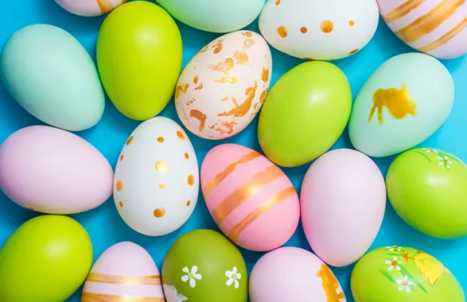 Ο εναλλακτικός τρόπος να βάψεις φέτος τα πασχαλινά αυγά