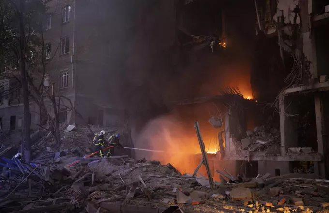 Ουκρανία: 10 τραυματίες από τους βομβαρδισμούς στο Κίεβο - Ρωσικό σφυροκόπημα σε 114 στόχους 
