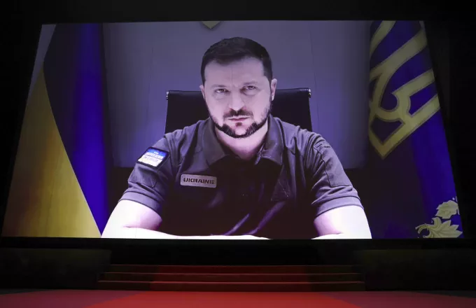 Ο Ζελένσκι στο Φεστιβάλ των Καννών: «Μας χρειάζεται ένας νέος Τσάρλι Τσάπλιν για τον πόλεμο στην Ουκρανία