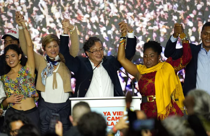 Ανατροπή στην Κολομβία: Νικητής ο κεντροαριστερός Γουστάβο Πέτρο στον 1ο γύρο εκλογών - Αντιμέτωπος με τον «κολομβιανό Τραμπ» τον Ιούνιο