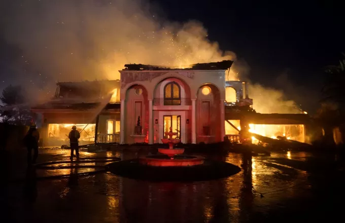 Στις φλόγες δεκάδες πολυτελείς βίλες στην Καλιφόρνια-Δείτε βίντεο και φωτογραφίες