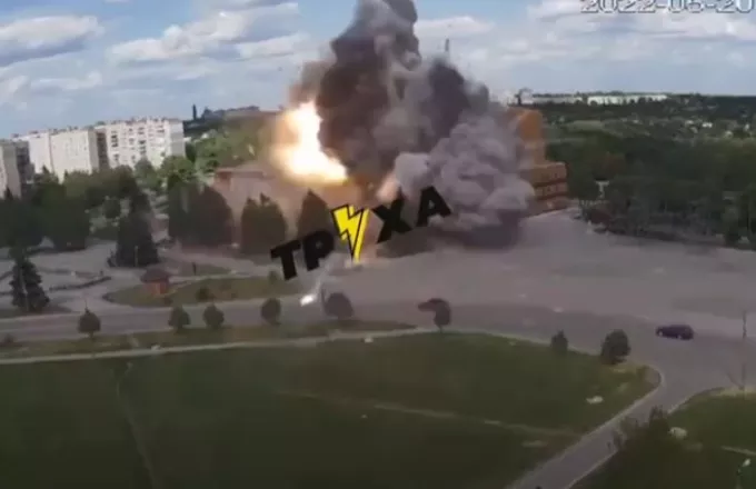 Οι Ρώσοι βομβάρδισαν το Παλάτι της Τέχνης στο Χάρκοβο, υποστηρίζουν οι Ουκρανοί - Δείτε βίντεο