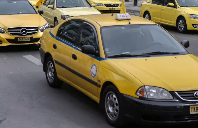 ΥΠΟΙΚ: Έχουν διατεθεί 4,78 εκατ. ευρώ σε 23.931 δικαιούχους αποζημίωσης ειδικού σκοπού σε υπηρεσίες ταξί