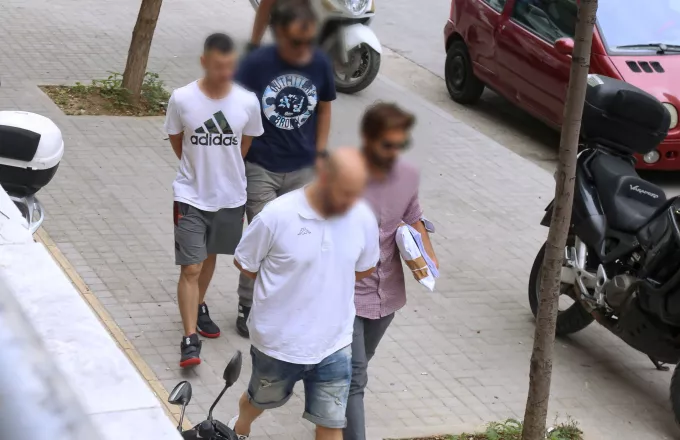 Ποινική δίωξη για ένα κακούργημα και 5 πλημμελήματα στον 32χρονο για τους πυροβολισμούς στον Φοίνικα Θεσσαλονίκης