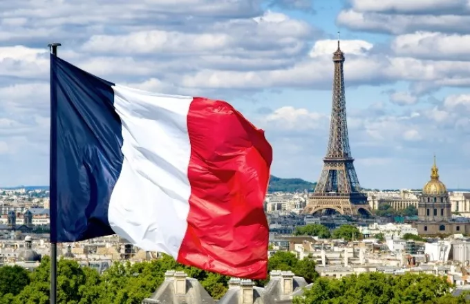 Σημαία Γαλλίας με φόντο Πύργο του Άιφελ