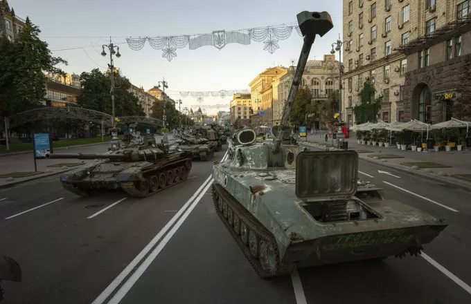 Τανκς στους δρόμους της Ουκρανίας 