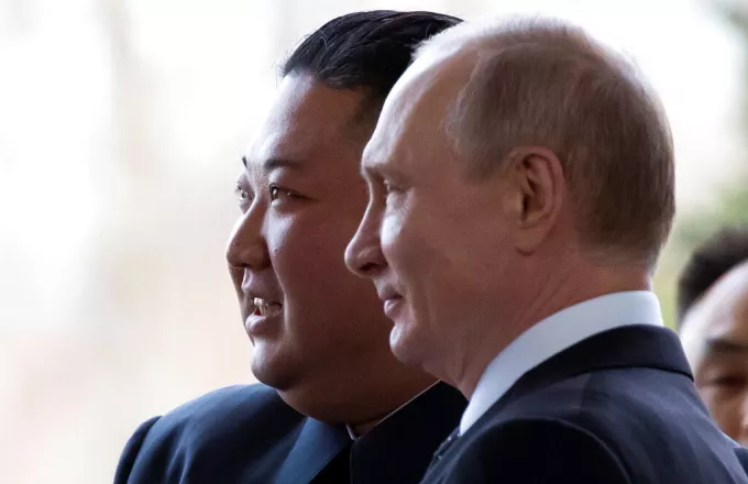 Ο Βλαντιμίρ Πούτιν με τον Κιμ Γιονγκ Ουν