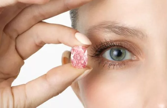 Σπάνιο ροζ διαμάντι βγαίνει σε δημοπρασία από τον οίκο Sotheby's