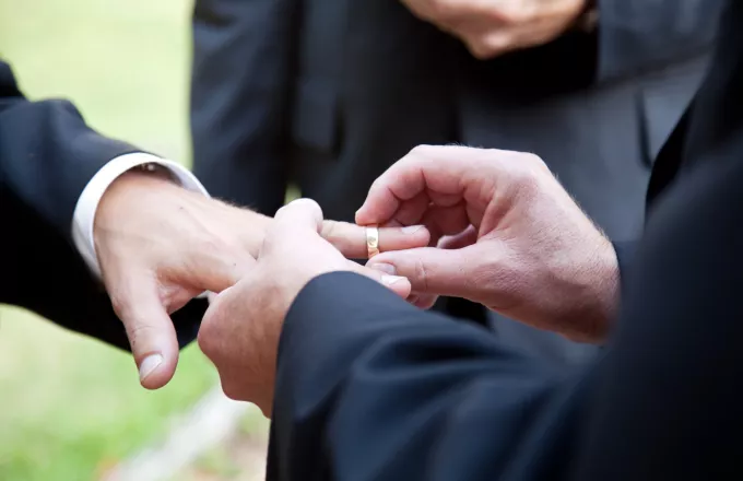 Εκκλησία της Αγγλίας: Eυλογεί γάμους και σύμφωνα συμβίωσης ομόφυλων ζευγαριών