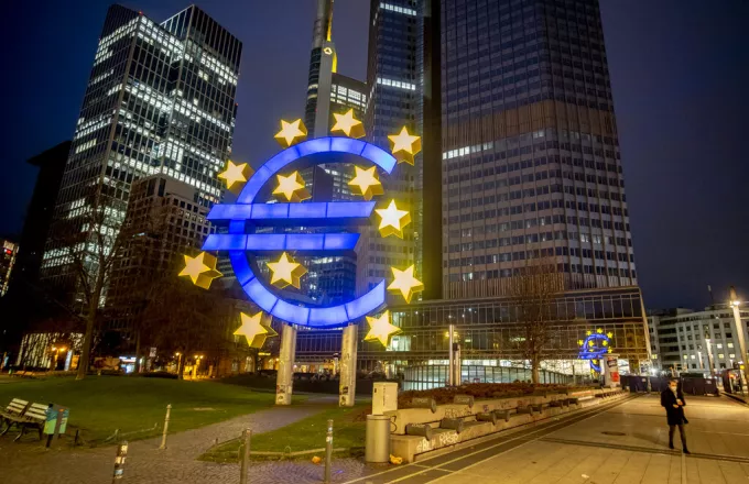 Βαθαίνει το οικονομικό πλήγμα της Ευρωζώνης- Νέο δίλημμα ΕΚΤ