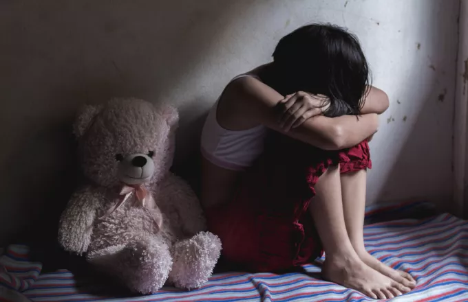 Βιασμός 12χρονης - ΕΣΗΕΑ: Να απομακρυνθούν αμέσως τα τηλεοπτικά συνεργεία από το σπίτι του κοριτσιού