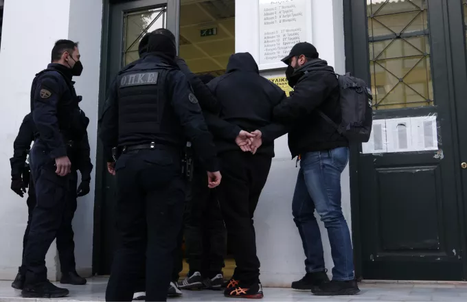 Θεσσαλονίκη: Τρεις συλλήψεις για παράνομη μεταφορά αλλοδαπών