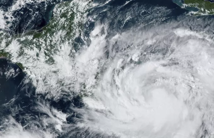 Η τροπική καταιγίδα "Τζούλια" πλησιάζει στην κεντρική Αμερική
