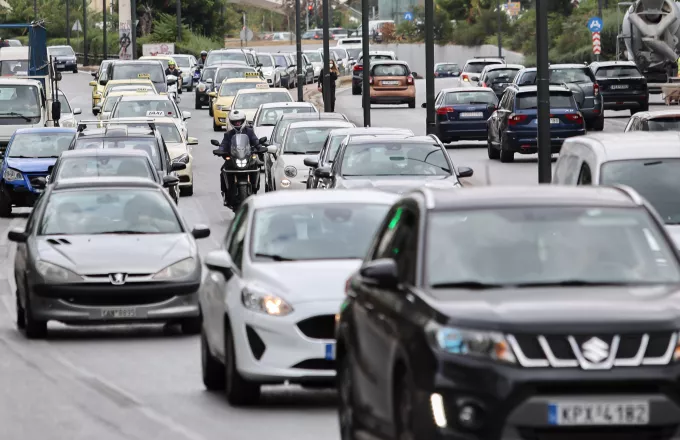 Μεγάλες καθυστερήσεις συναντούν οι οδηγοί στους δρόμους του λεκανοπεδίου