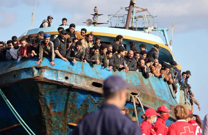 Ιταλία: 500 μετανάστες αποβιβάζονται στα λιμάνια της χώρας