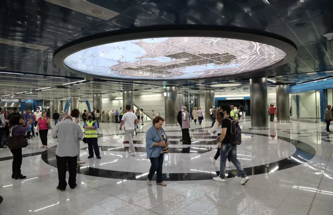 «Μετακινήσεις μέσα από την ιστορία»: Το Reuters αποθεώνει τους νέους σταθμούς του μετρό