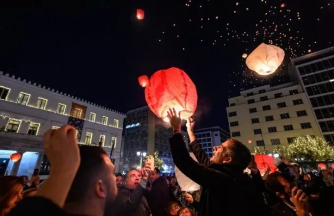 Αθήνα: 1.500 φαναράκια στον ουρανό της πόλης στη Νύχτα των Ευχών