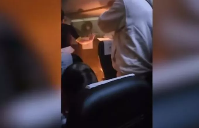 Σκηνές πανικού σε αεροπλάνο στην Ταϊβάν- Φορτιστής επιβάτη πήρε φωτιά