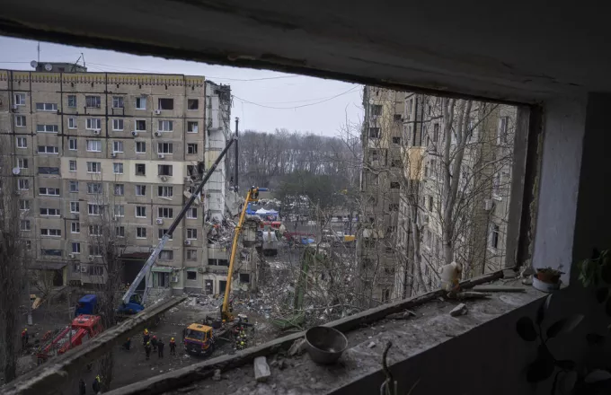 Παρίσι και Καμπέρα εφοδιάζουν την Ουκρανία με χιλιάδες οβίδες των 155 χιλιοστών